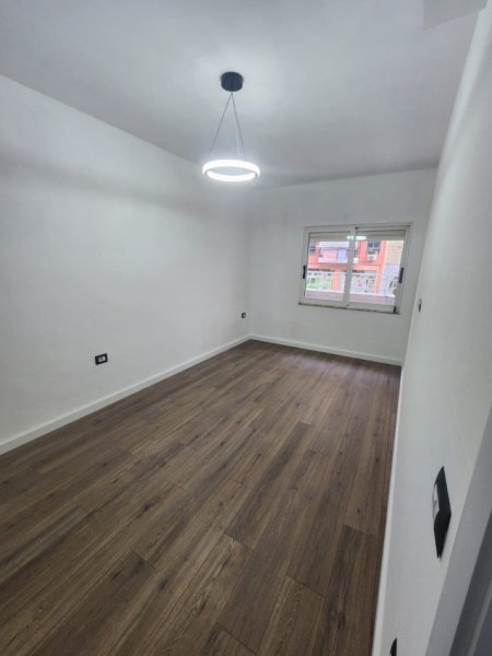 Tirane, shitet apartament 1+1 Kati 2, 