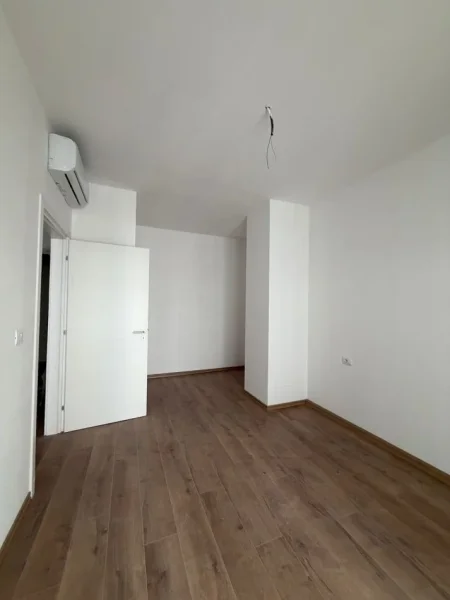 Tirane, jepet me qera apartament 1+1+Ballkon Kati 1, 60 m² 650 € (ZOGU I ZI)