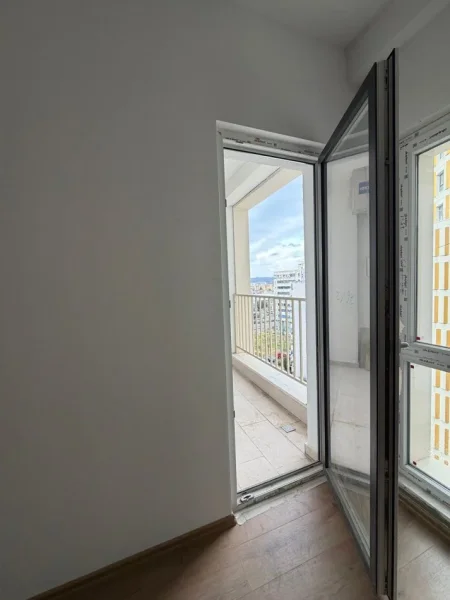 Tirane, jepet me qera apartament 1+1+Ballkon Kati 1, 60 m² 650 € (ZOGU I ZI)