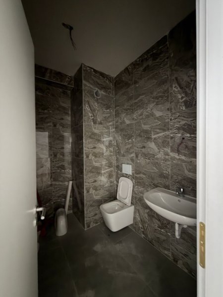 Tirane, jepet me qera apartament 1+1+Ballkon Kati 1, 60 m² 650 € (ZOGU I ZI)