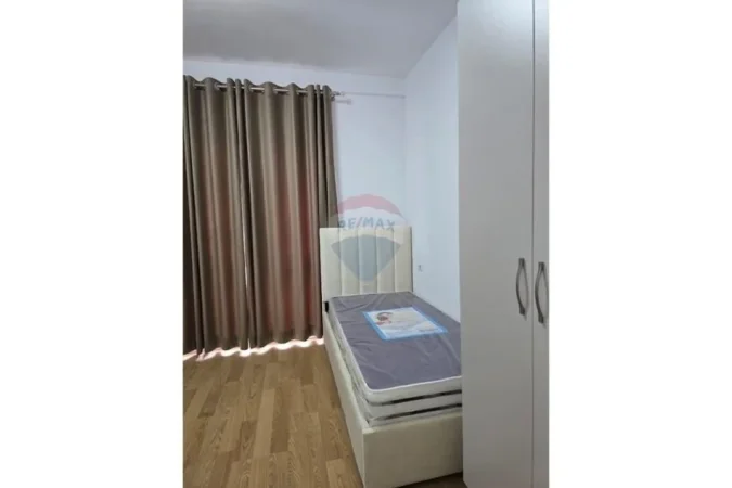 Tirane, jepet me qera apartament 2+1 Kati 5, 101 m² 800 € 