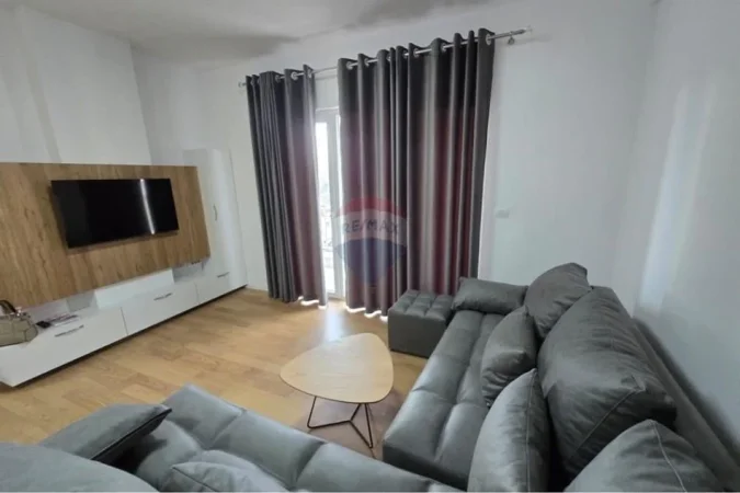 Tirane, jepet me qera apartament 2+1 Kati 5, 101 m² 800 € 