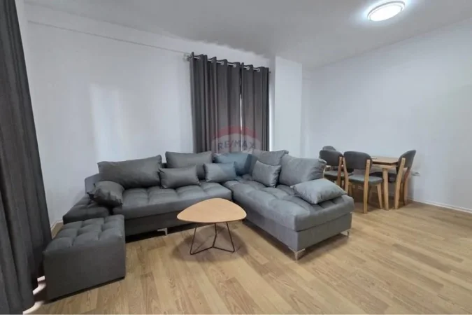 Tirane, jepet me qera apartament 2+1 Kati 5, 101 m² 800 € 