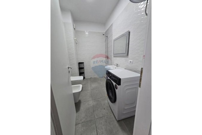 Tirane, jepet me qera apartament 2+1 Kati 5, 101 m² 800 € 