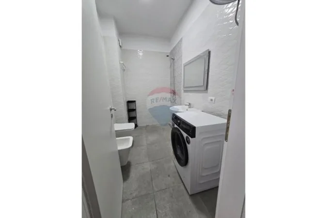 Tirane, jepet me qera apartament 2+1 Kati 5, 101 m² 800 € 