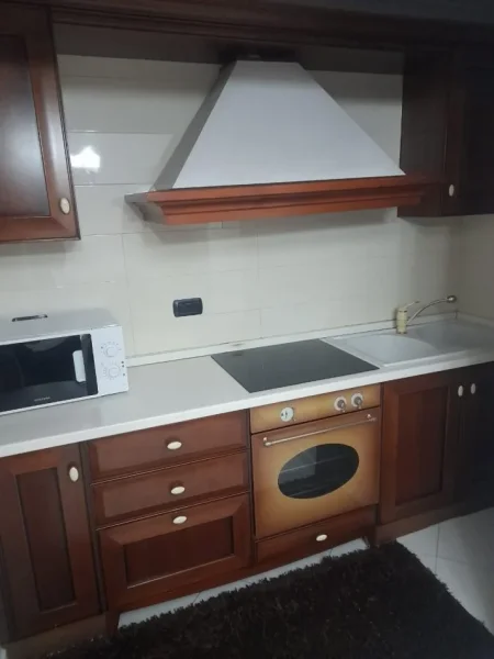 Tirane, jepet me qera apartament 1+1+Ballkon Kati 2, 60 m² 500 € (VASIL SHANTO)