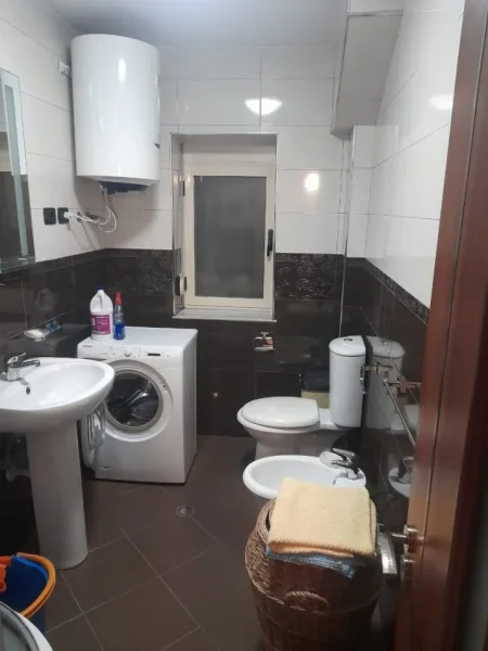 Tirane, jepet me qera apartament 1+1+Ballkon Kati 2, 60 m² 500 € (VASIL SHANTO)