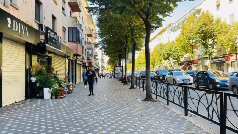 Tirane, shitet dyqan Kati 0, 40 m² 405.000 € (QENDER)