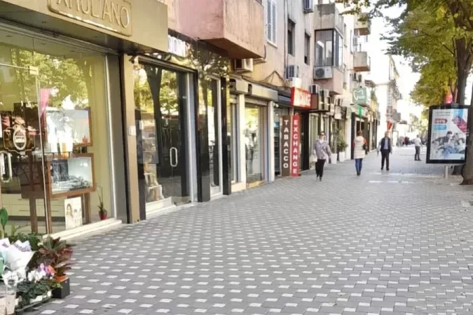 Tirane, shitet dyqan Kati 0, 40 m² 405.000 € (QENDER)