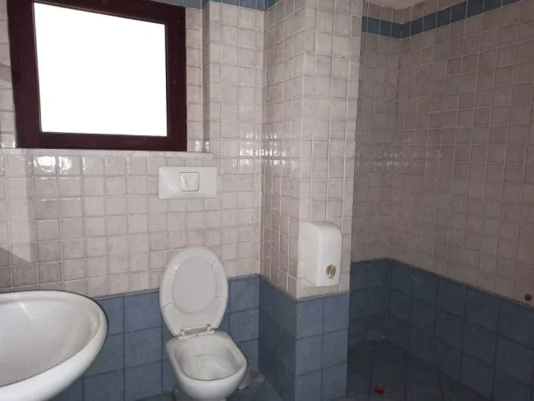 Tirane, jepet me qera zyre Kati 7, 130 m² 18.000 € (A di Toptani)