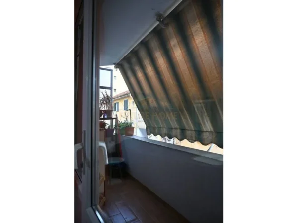 Tirane, jepet me qera apartament 2+1 Kati 3, 105 m² 680 € (Rruga e Dibres)