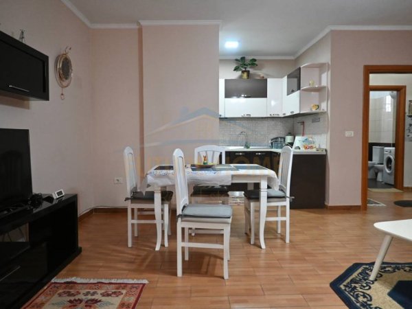 Tirane, jepet me qera apartament 2+1 Kati 3, 105 m² 680 € (Rruga e Dibres)