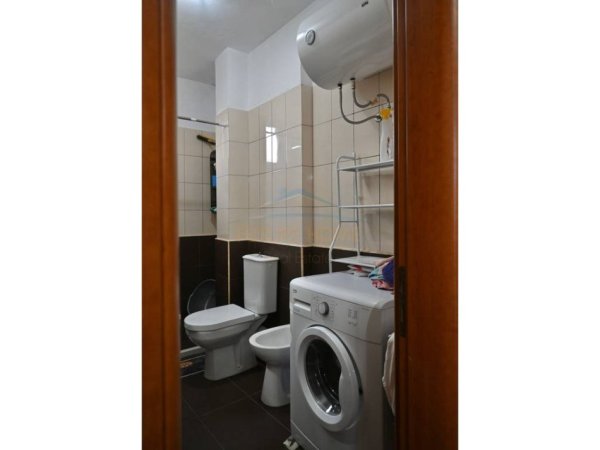 Tirane, jepet me qera apartament 2+1 Kati 3, 105 m² 680 € (Rruga e Dibres)