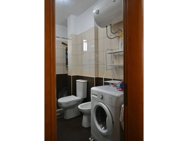 Tirane, jepet me qera apartament 2+1 Kati 3, 105 m² 680 € (Rruga e Dibres)