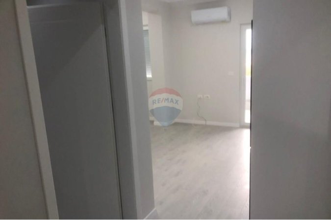 Tirane, jepet me qera 1+1 Kati 0, 67 m² 400 € 