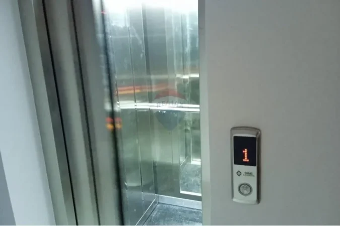 Tirane, jepet me qera 1+1 Kati 0, 67 m² 400 € 