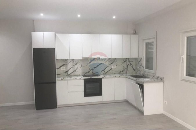 Tirane, jepet me qera 1+1 Kati 0, 67 m² 400 € 