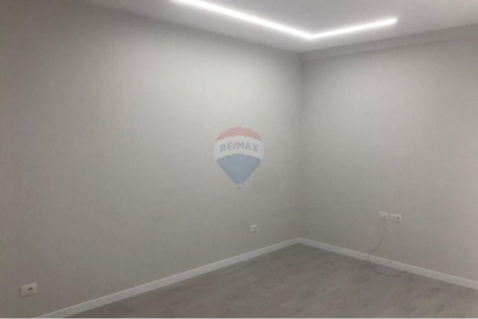 Tirane, jepet me qera 1+1 Kati 0, 67 m² 400 € 