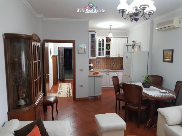 Tirane, jepet me qera apartament 2+1 Kati 3, 100 m² 700 € (Bulevardi Bajram Curri)