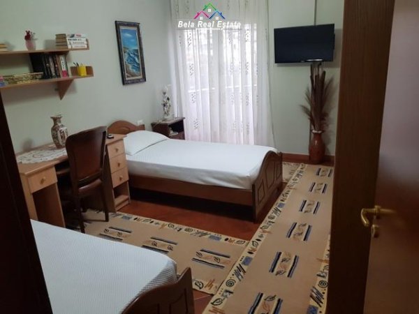 Tirane, jepet me qera apartament 2+1 Kati 3, 100 m² 700 € (Bulevardi Bajram Curri)