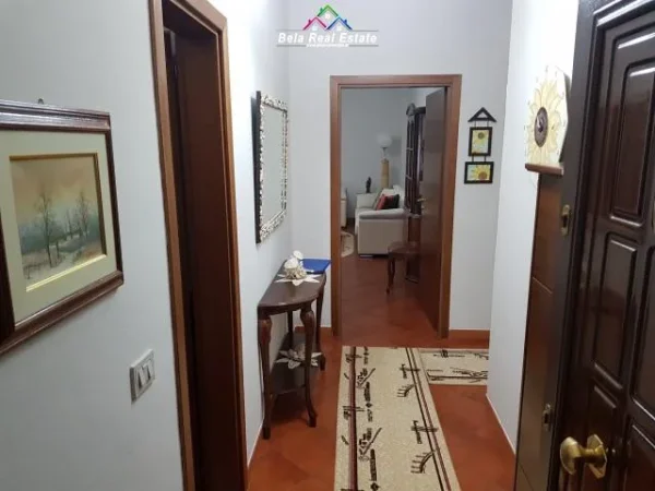 Tirane, jepet me qera apartament 2+1 Kati 3, 100 m² 700 € (Bulevardi Bajram Curri)