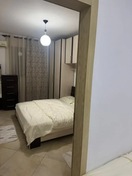 Tirane, jepet me qera apartament 3+1 Kati 5, 116 m² 700 € (RRUGA E KAVAJES)