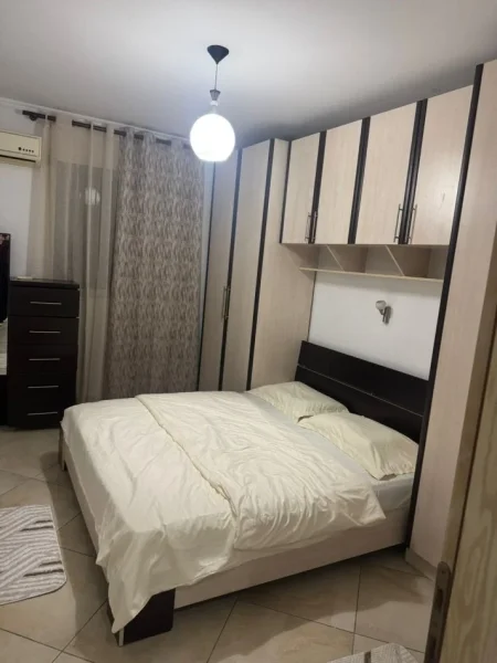 Tirane, jepet me qera apartament 3+1 Kati 5, 116 m² 700 € (RRUGA E KAVAJES)