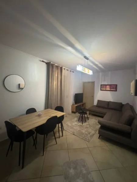 Tirane, jepet me qera apartament 3+1 Kati 5, 116 m² 700 € (RRUGA E KAVAJES)
