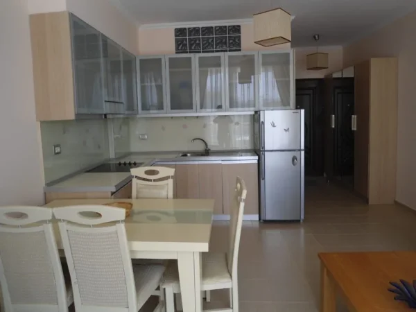 Tirane, jepet me qera apartament 1+1+Aneks+Ballkon , 60 m² 550 € (rruga peti)