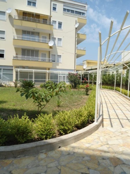 Tirane, jepet me qera apartament 1+1+Aneks+Ballkon , 60 m² 550 € (rruga peti)