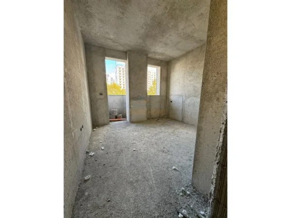 Tirane, shitet apartament 2+1 Kati 1, 99 m² 159.000 € (Perballe me shkollen Dhori Leka)