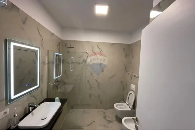 Tirane, jepet me qera apartament 3+1 Kati 6, 100 m² 800 € 