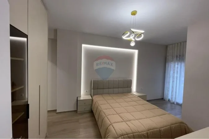 Tirane, jepet me qera apartament 3+1 Kati 6, 100 m² 800 € 