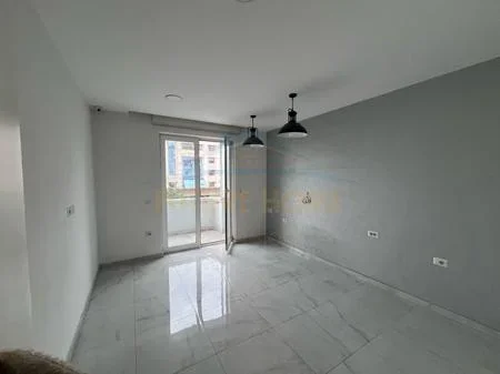 Tirane, jepet me qera apartament 2+1+Ballkon Kati 2, 72 m² 650 € (Bulevardi zogu i I)