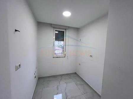 Tirane, jepet me qera apartament 2+1+Ballkon Kati 2, 72 m² 650 € (Bulevardi zogu i I)