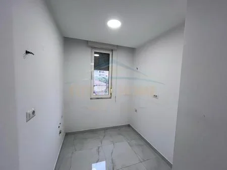 Tirane, jepet me qera apartament 2+1+Ballkon Kati 2, 72 m² 650 € (Bulevardi zogu i I)