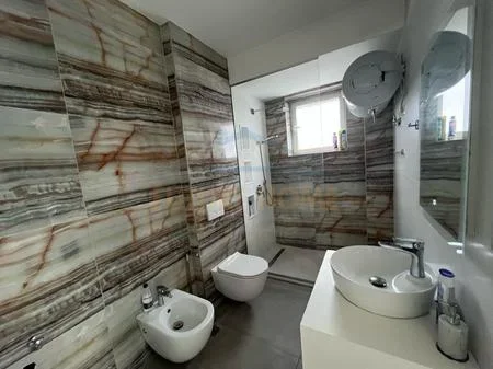 Tirane, jepet me qera apartament 2+1+Ballkon Kati 2, 72 m² 650 € (Bulevardi zogu i I)