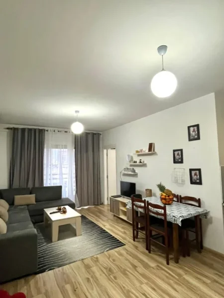 Tirane, jepet me qera apartament 1+1+Aneks+Ballkon Kati 5, 69 m² 500 € (laprake)