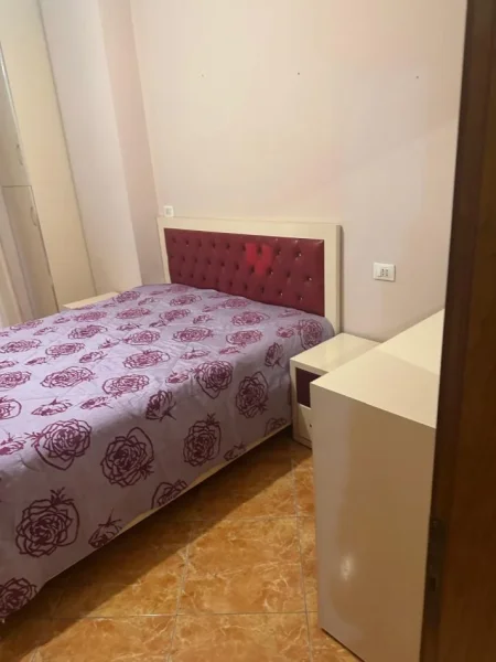Tirane, jepet me qera apartament 2+1 , 100 m² 650 € 