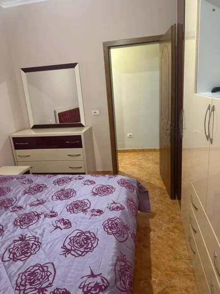 Tirane, jepet me qera apartament 2+1 , 100 m² 650 € 