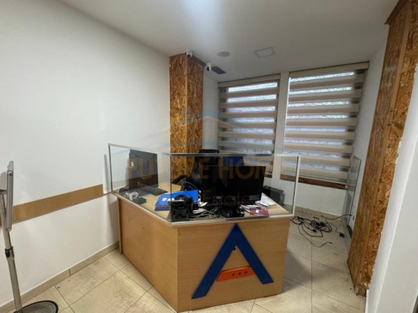 Tirane, jepet me qera ambjent biznesi Kati 0, 77 m² 1.000 € (Myslym Shyri)