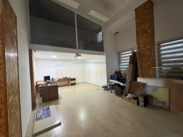 Tirane, jepet me qera ambjent biznesi Kati 0, 77 m² 1.000 € (Myslym Shyri)