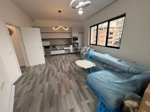 Tirane, jepet me qera apartament 1+1+Aneks+Ballkon Kati 2, 76 m² 700 € (vasil shanto)