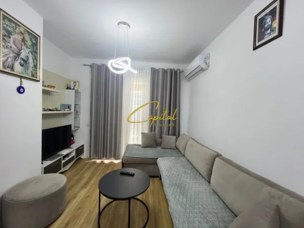Tirane, jepet me qera apartament 1+1 Kati 4, 70 m² 600 € (ISH FUSHA AVIACIONIT)