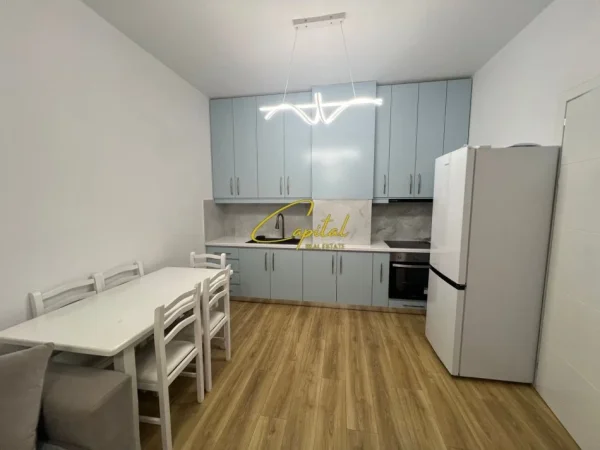 Tirane, jepet me qera apartament 1+1 Kati 4, 70 m² 600 € (ISH FUSHA AVIACIONIT)