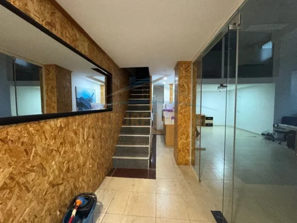 Tirane, jepet me qera zyre Kati 0, 77 m² 1.000 € (MYSLYM SHYRI)
