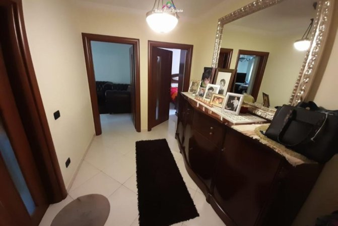 Shqiperi, jepet me qera apartament 1+1 Kati 2, 60 m² 450 € (Rruga Viktor Eftimiu)