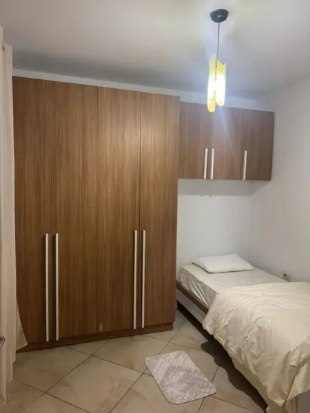 Tirane, jepet me qera apartament 3+1 Kati 5, 115 m² 700 € (RRUGA KAVAJES)