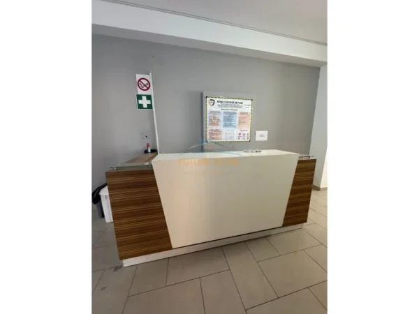 Tirane, jepet me qera ambjent biznesi Kati 1, 350 m² 3.200 € (Rruga e Elbasani , Prane Ambasades Amerikane)