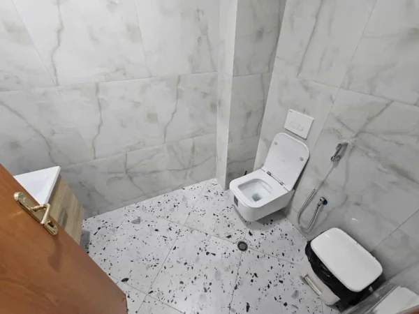 Tirane, jepet me qera zyre Kati 2, 127 m² 700 € (Qender)